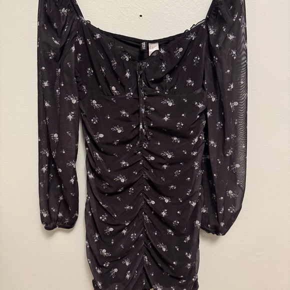 H&M Black Dress with White Floral Design - Picture 6 of 7